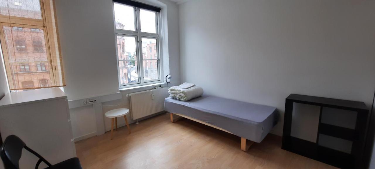 Private Room In A Shared Apartment オーデンセ エクステリア 写真